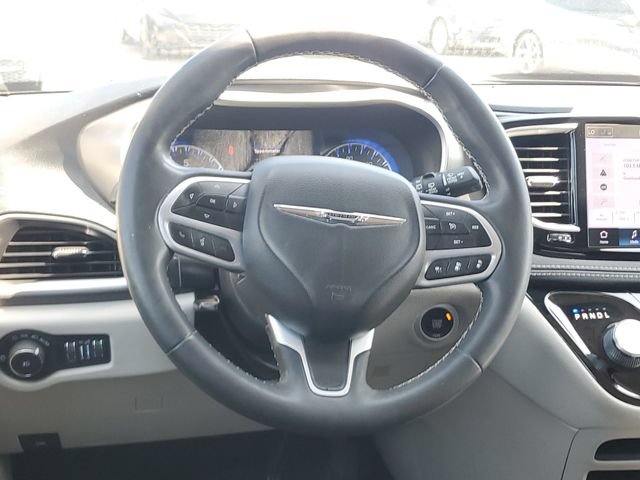 Used 2022 Chrysler Pacifica Touring-L FWD image 11