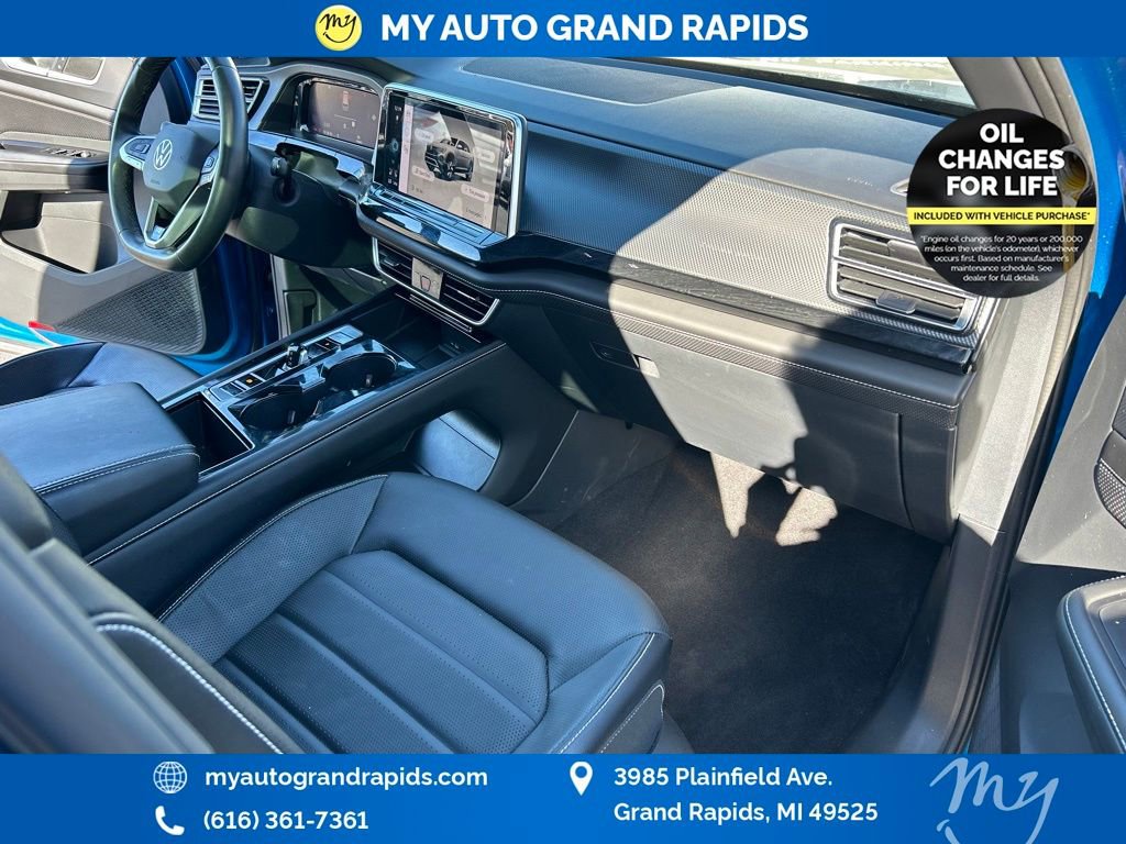 Used 2024 Volkswagen Atlas Cross Sport SEL R-Line image 21