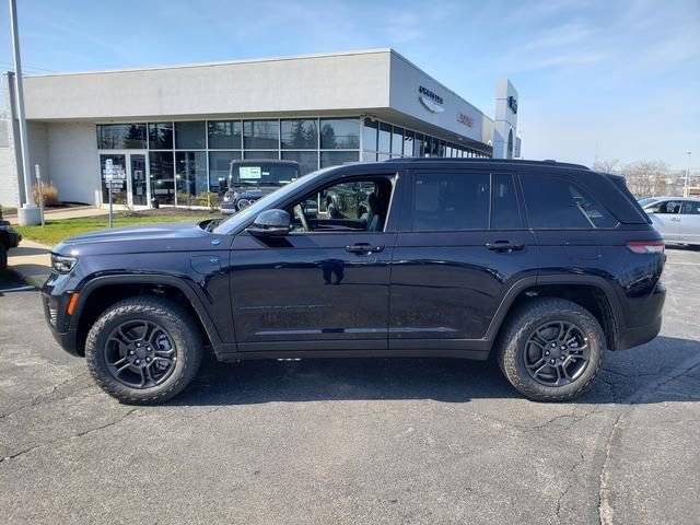 New 2024 Jeep Grand Cherokee Trailhawk w/ Advanced Protech Group II AWD/4WD image 3