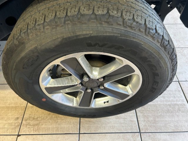 Used 2019 Jeep Wrangler Unlimited Sahara image 18