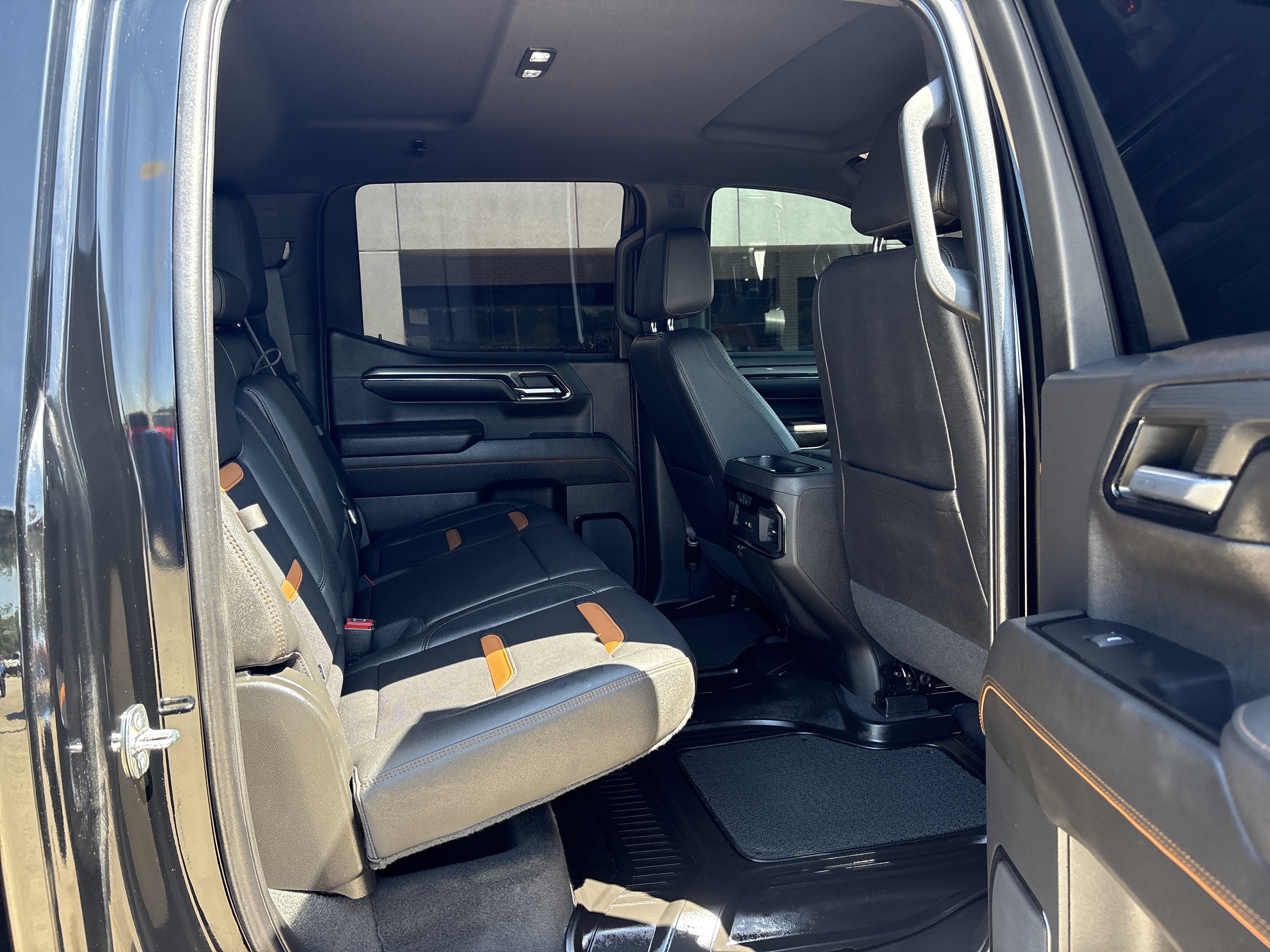 Used 2022 GMC Sierra 1500 AT4 w/ AT4 Premium Package AWD/4WD image 7
