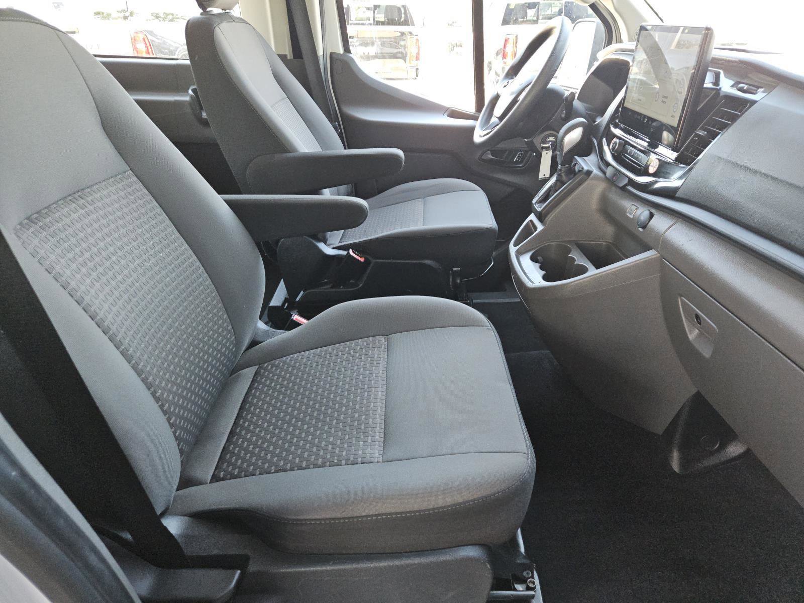 Used 2023 Ford Transit 350 XLT image 27
