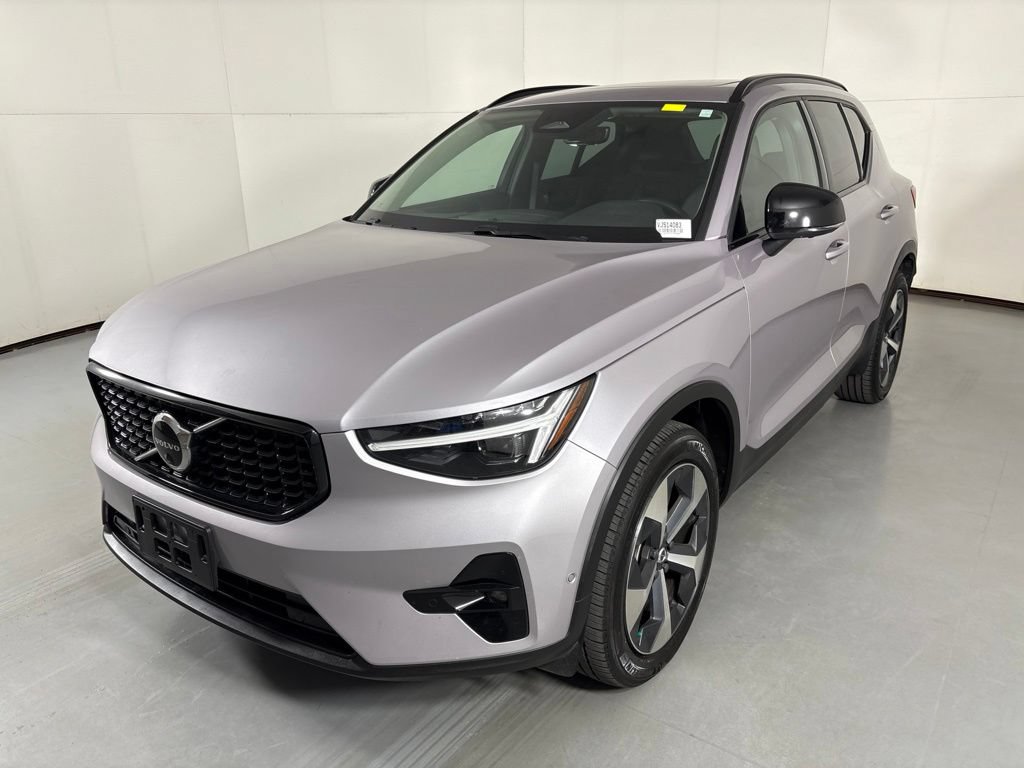 Used 2026 Volvo XC40 B5 Plus AWD/4WD image 4