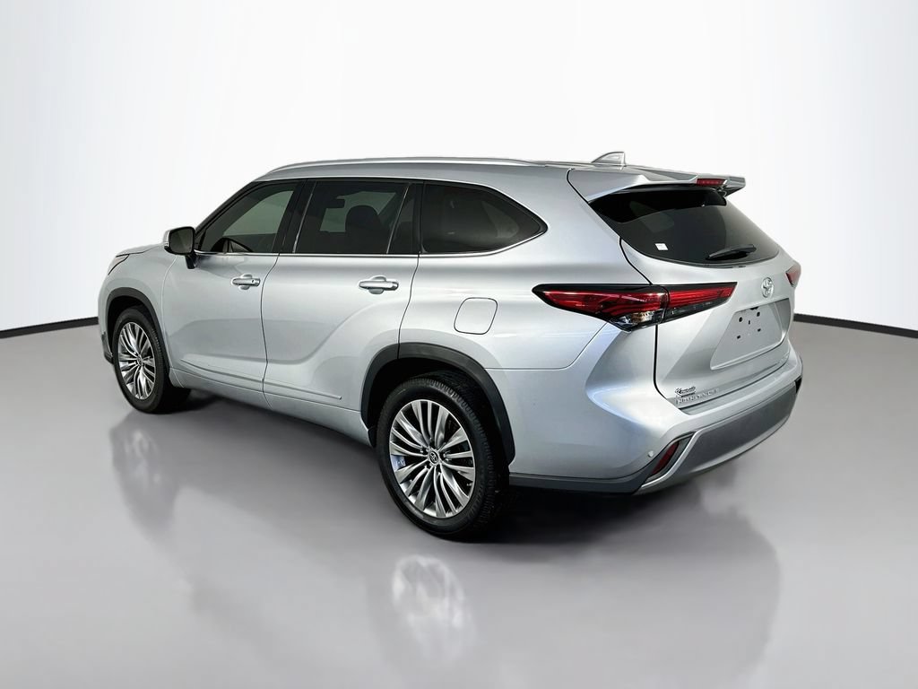 Used 2022 Toyota Highlander Platinum FWD image 5