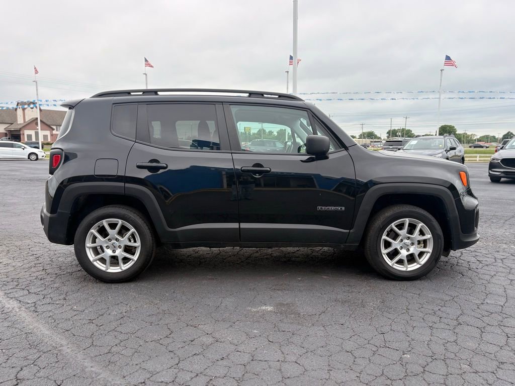 Used 2022 Jeep Renegade Latitude w/ Convenience Group AWD/4WD image 4