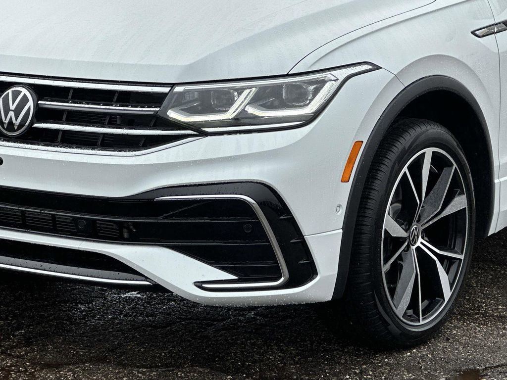 Certified 2023 Volkswagen Tiguan SEL R-Line image 8