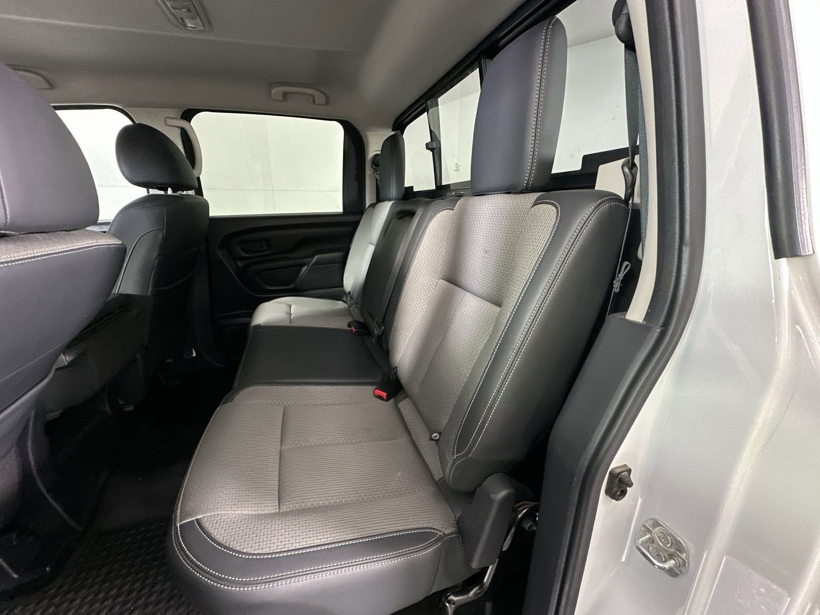 Used 2019 Nissan Titan S AWD/4WD image 23
