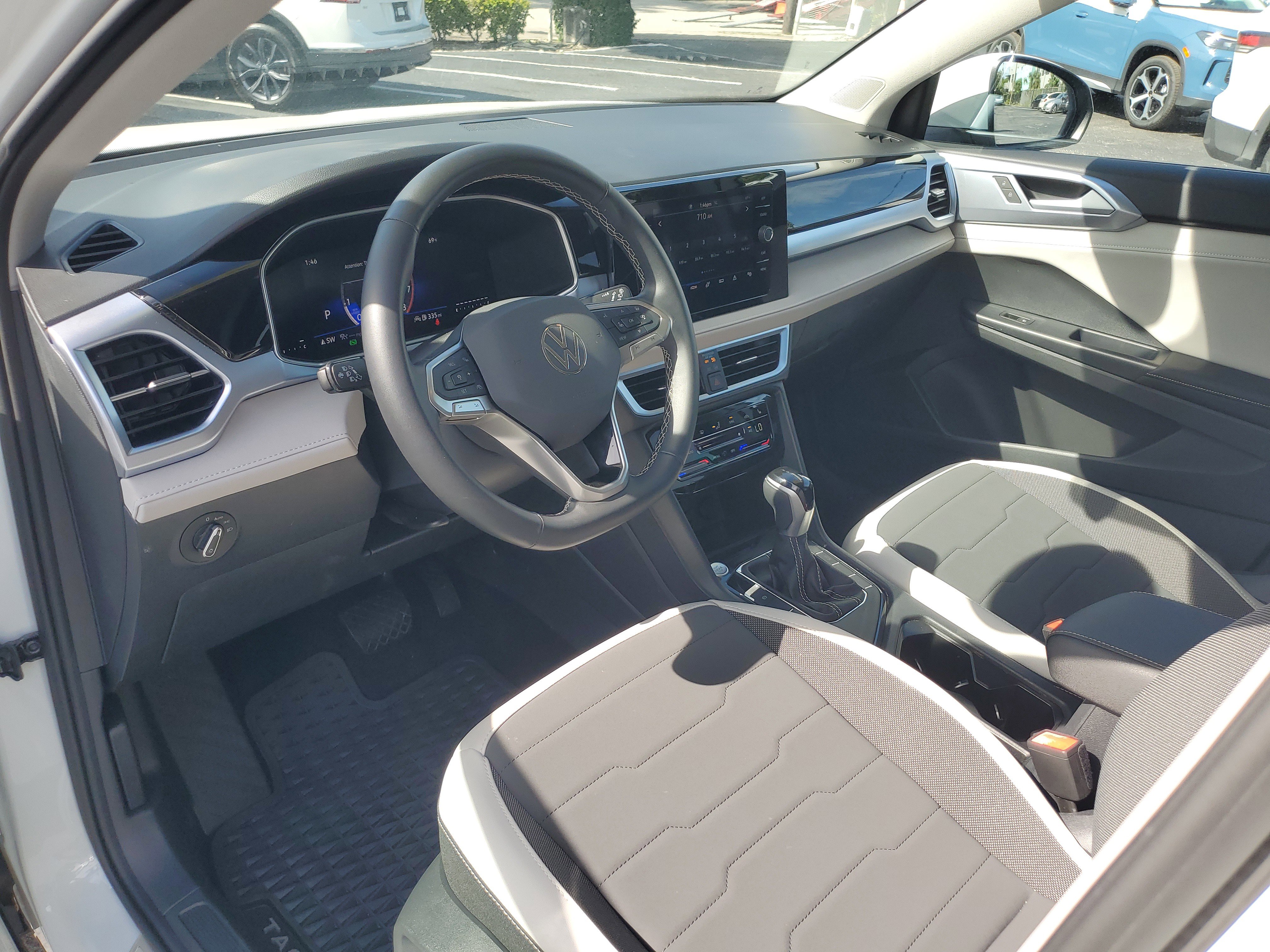 Used 2025 Volkswagen Taos SE image 20