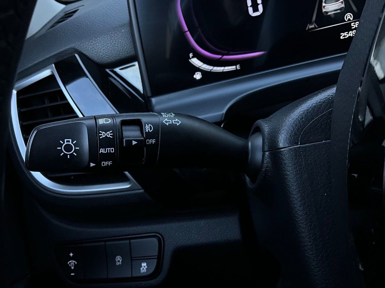 Used 2025 Kia Seltos S image 38