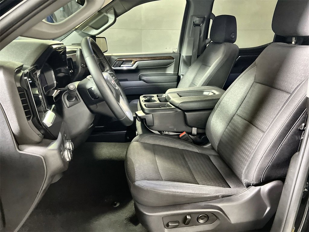 Used 2024 GMC Sierra 1500 SLE image 13
