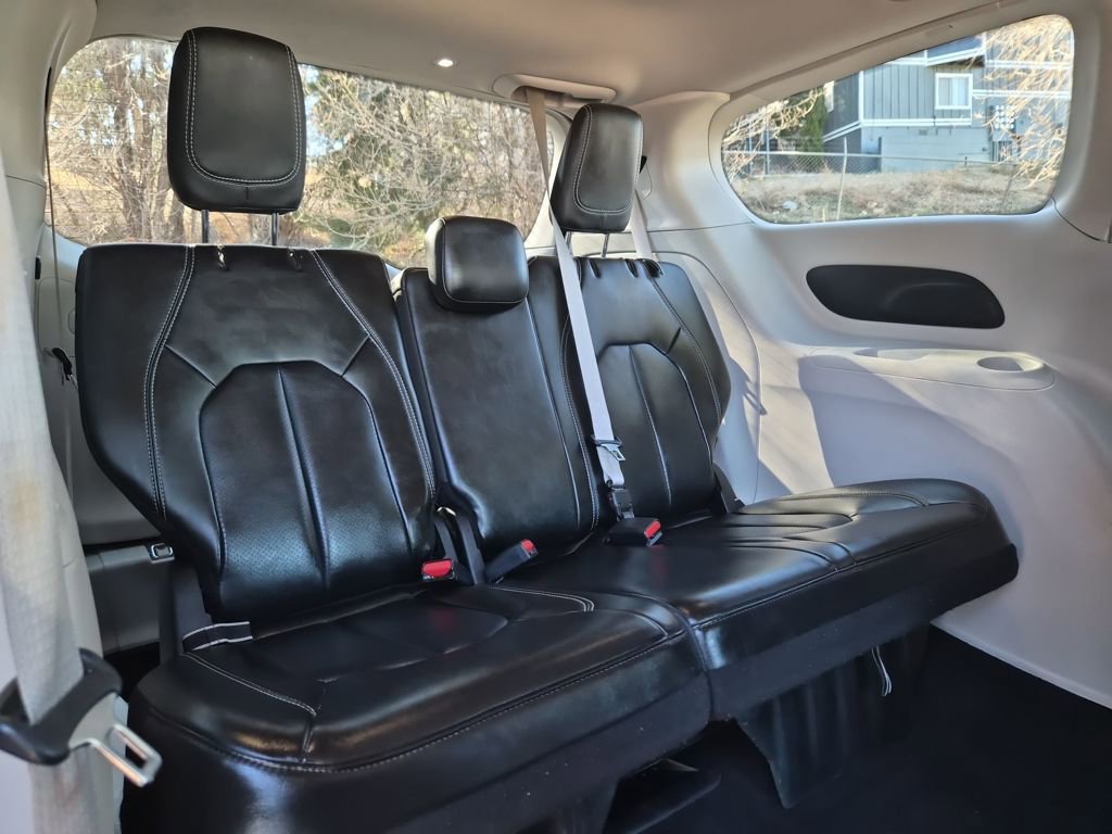 Used 2024 Chrysler Pacifica Select image 29