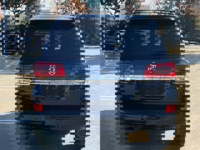 Used 2017 Toyota Land Cruiser image 4