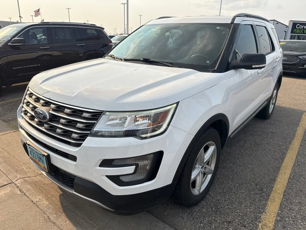 Used 2017 Ford Explorer XLT AWD/4WD video 3
