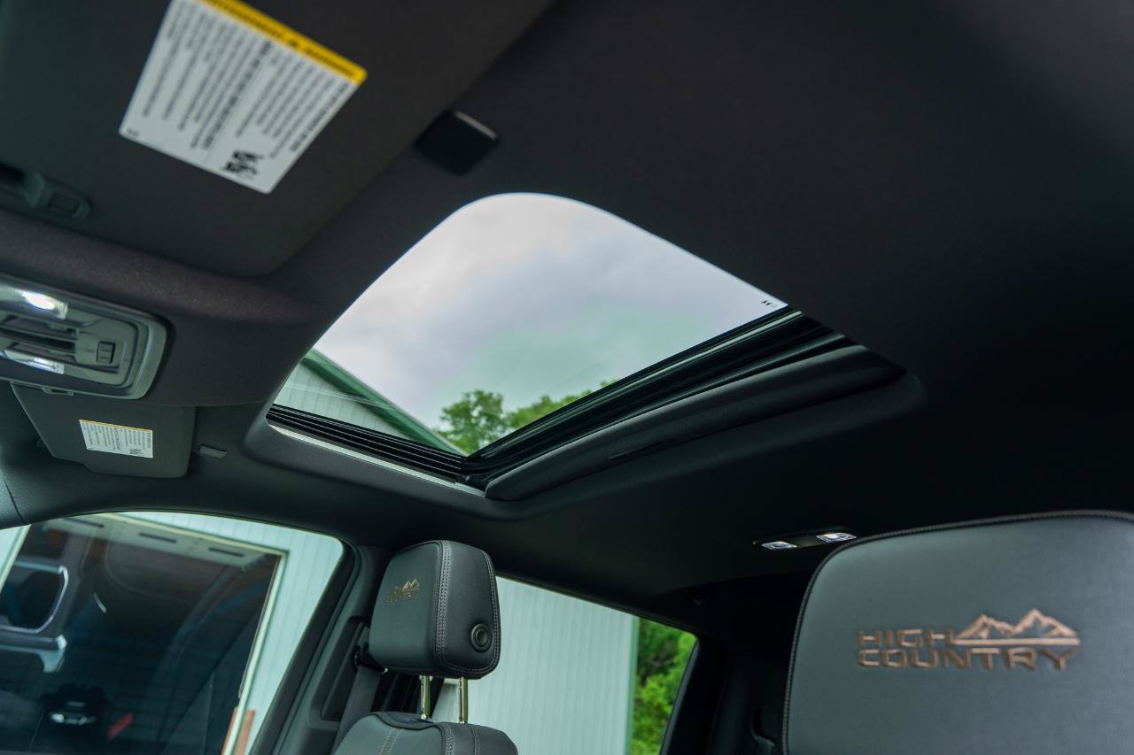 Used 2023 Chevrolet Silverado 1500 High Country w/ High Country Premium Package AWD/4WD image 23