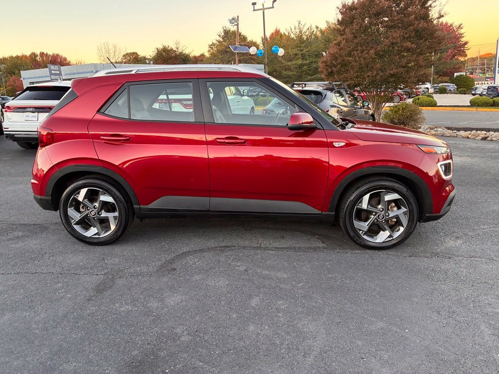 Certified 2024 Hyundai Venue Limited FWD image 8