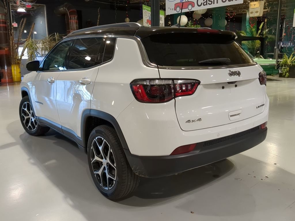 Used 2024 Jeep Compass Limited image 9