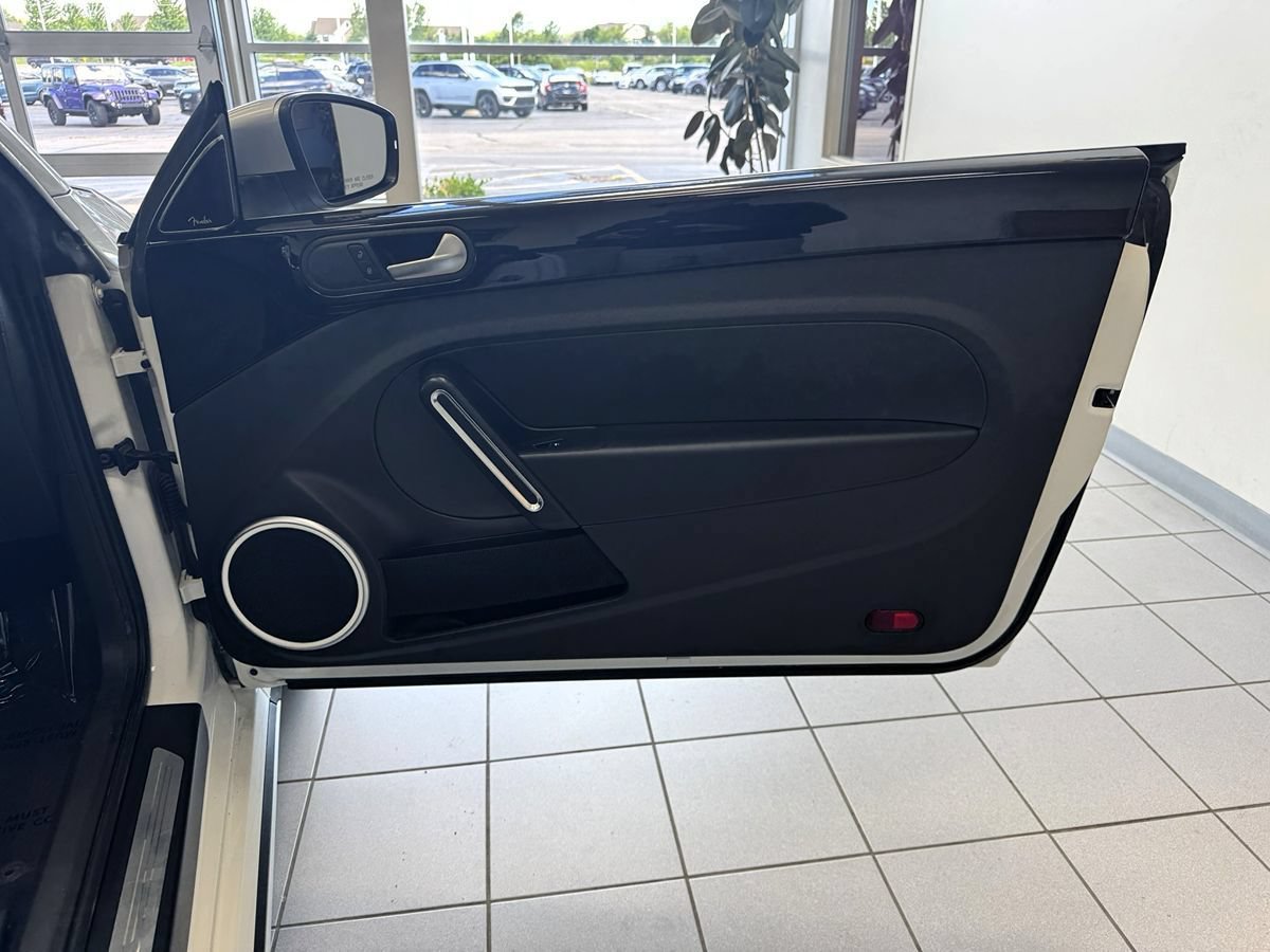 Used 2017 Volkswagen Beetle 1.8T Dune FWD image 18