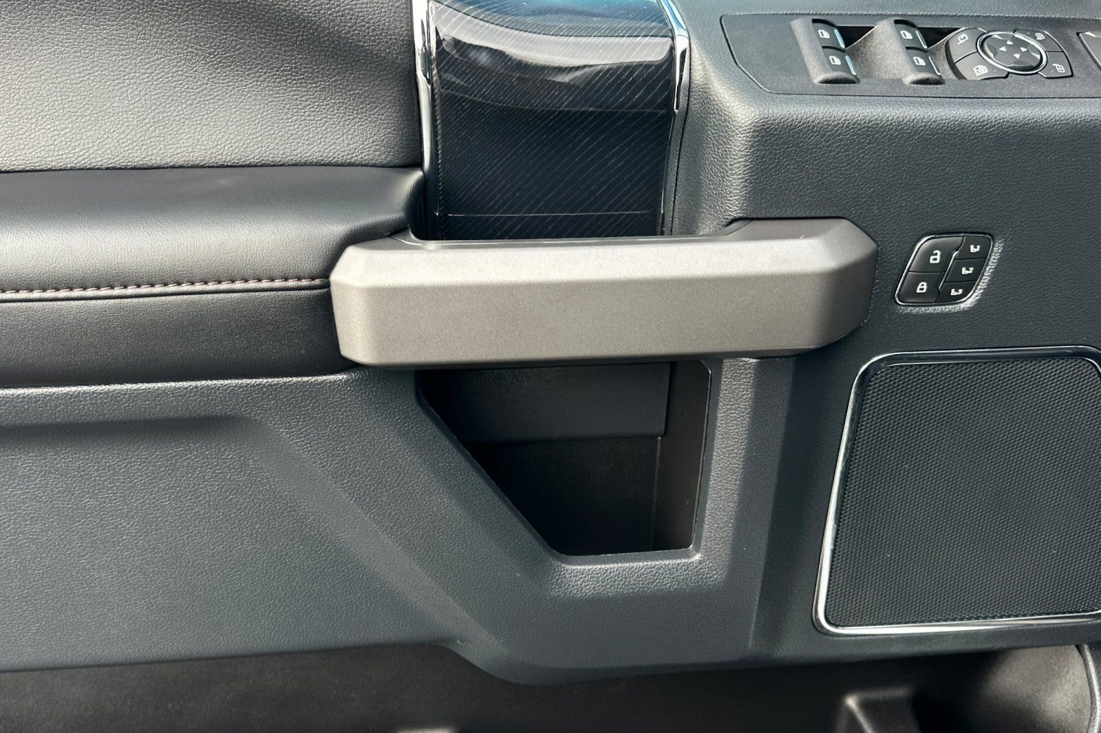 Used 2022 Ford F350 Platinum image 11