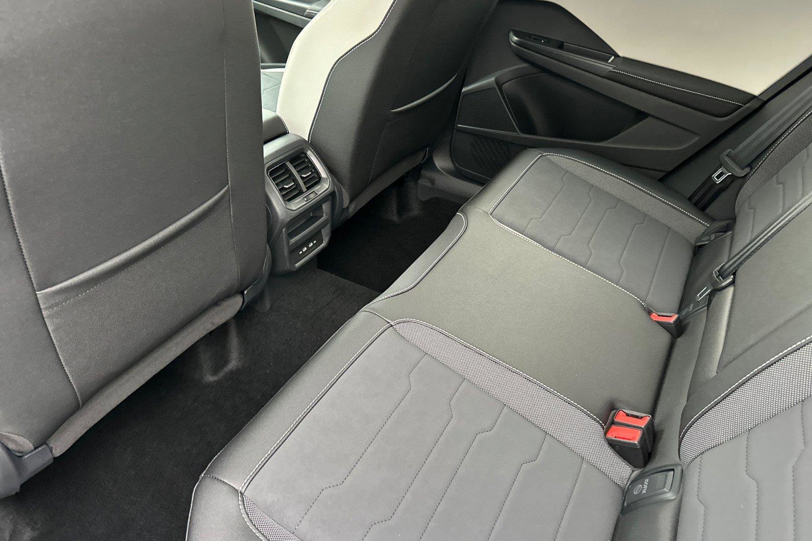 New 2026 Volkswagen Taos SE image 11