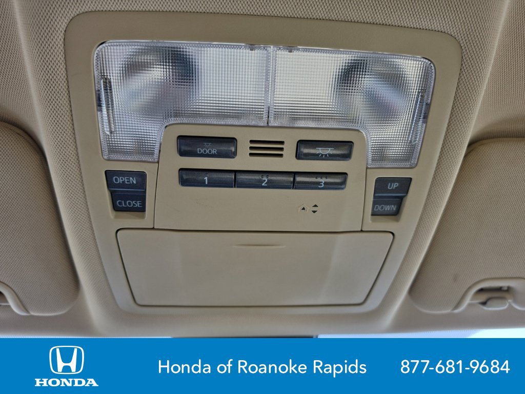 Used 2019 Toyota Highlander XLE AWD/4WD image 14