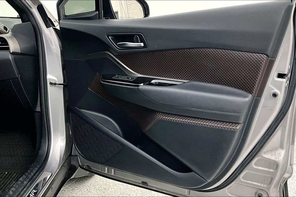 Used 2019 Toyota C-HR Limited image 21