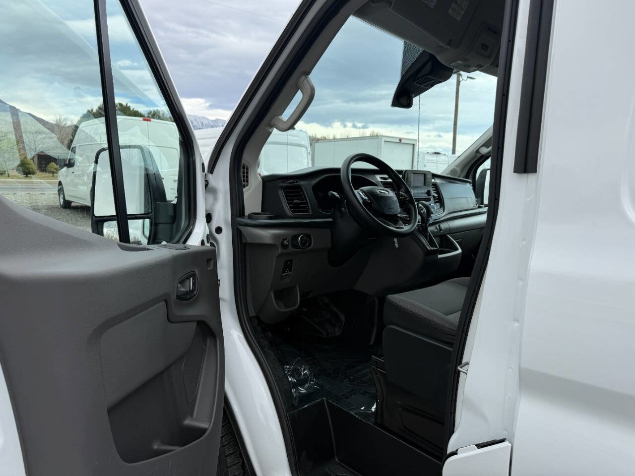 Used 2025 Ford Transit 250 250 AWD 3dr LWB Medium Roof Ca image 16