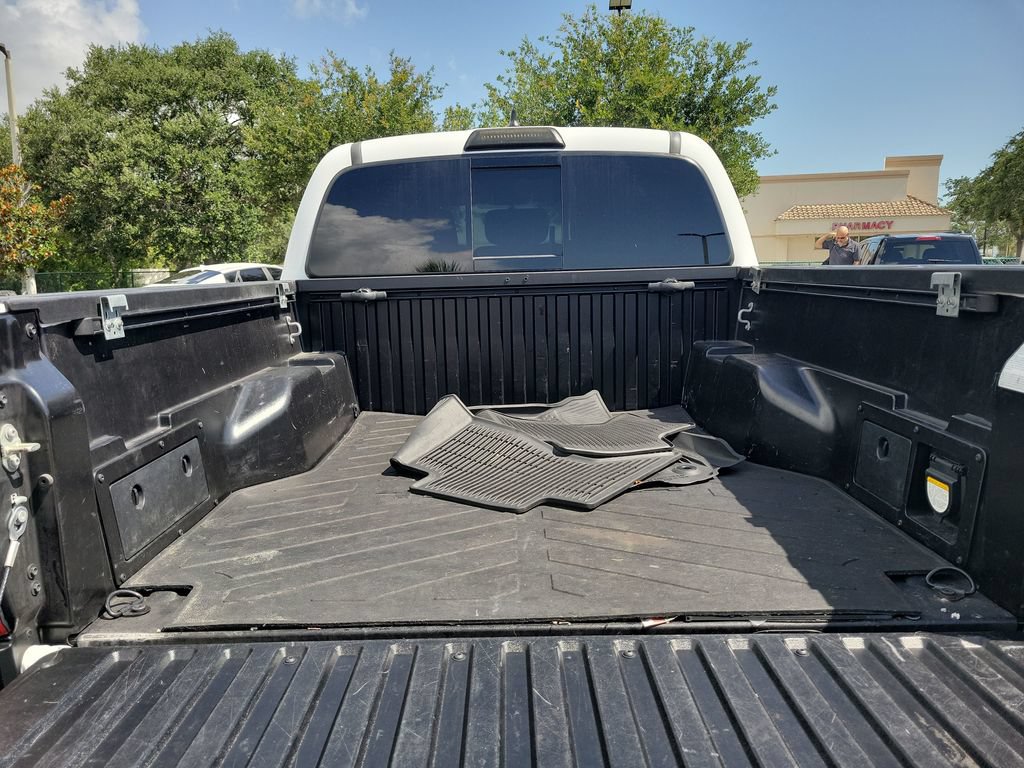 Used 2017 Toyota Tacoma TRD Off-Road w/ Tow Package (A/T) AWD/4WD image 29