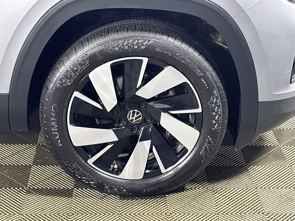 Certified 2025 Volkswagen Atlas Cross Sport SE image 22