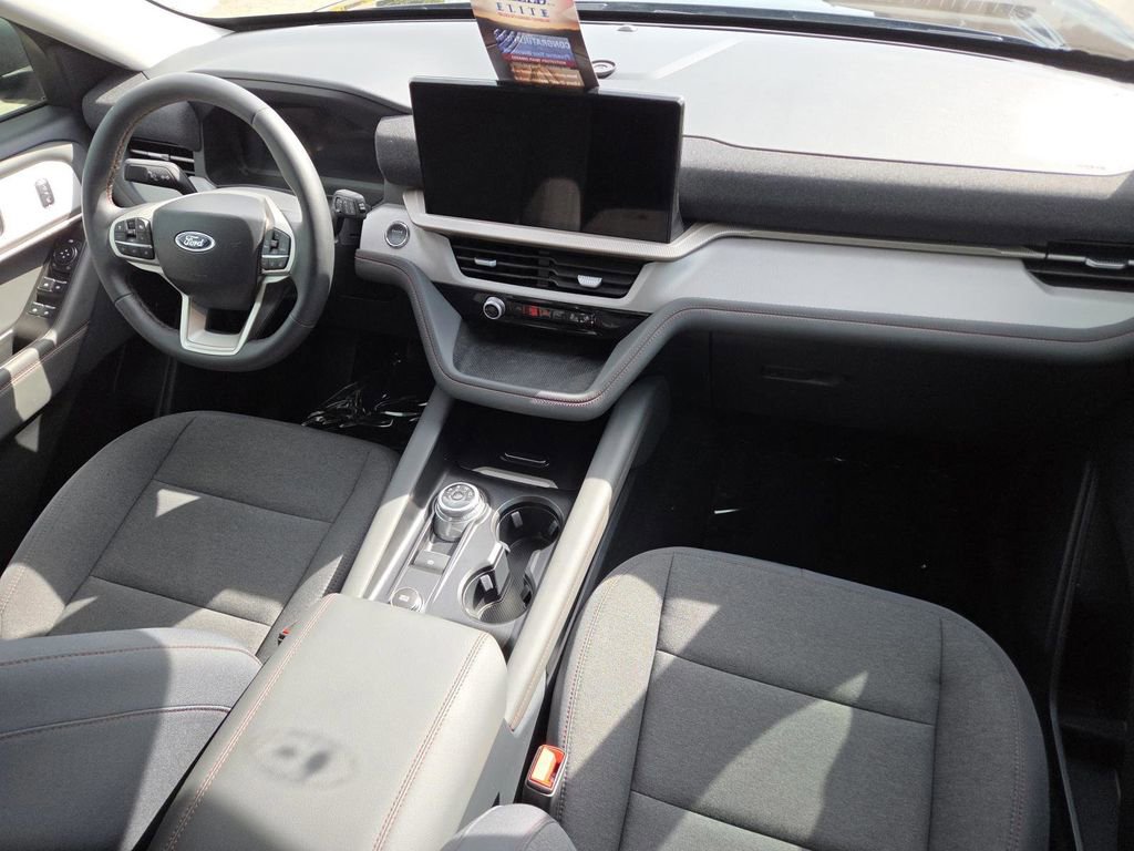 Used 2025 Ford Explorer Active RWD image 23