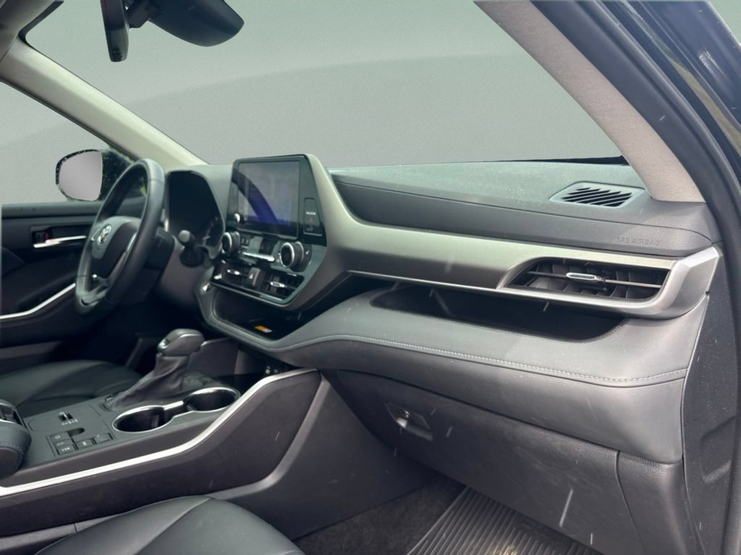 Used 2024 Toyota Highlander XLE FWD image 28