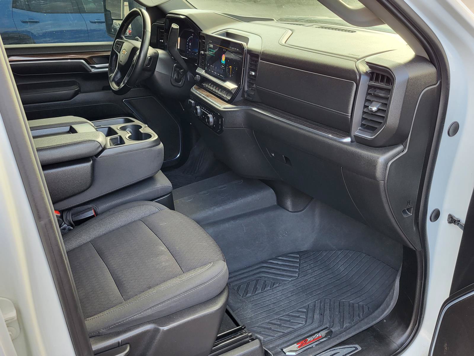Used 2024 Chevrolet Silverado 2500 LT AWD/4WD image 9