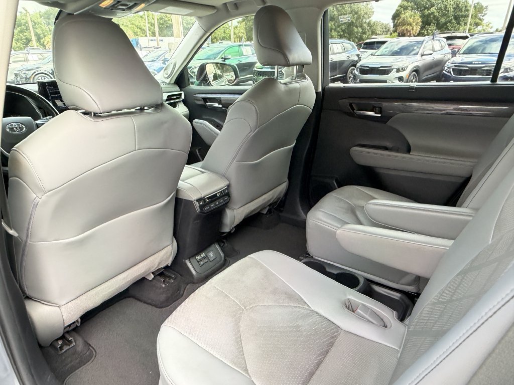 Used 2022 Toyota Highlander Platinum AWD/4WD image 20