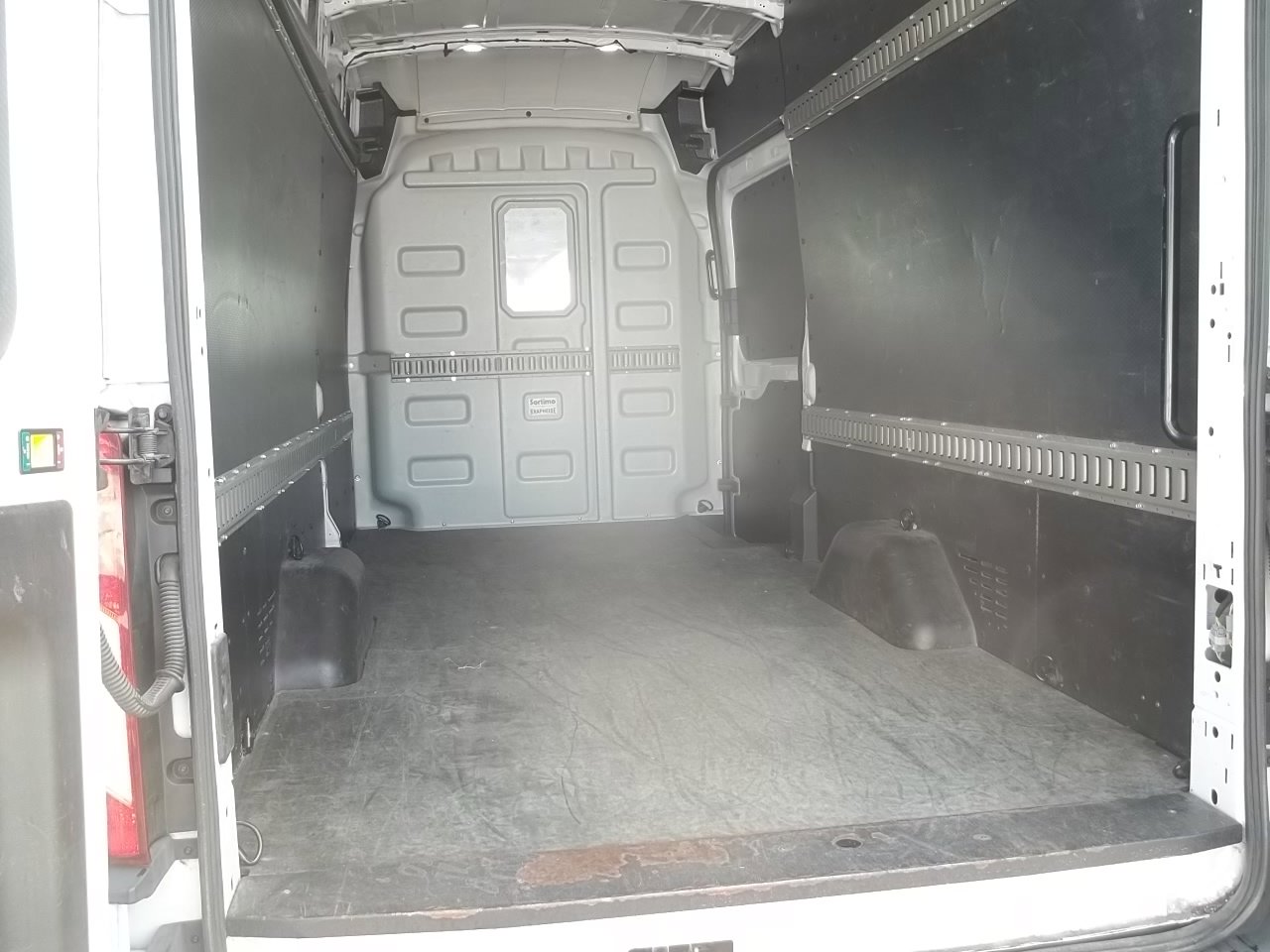 Used 2019 Ford Transit 350 148 High Roof Extended image 14