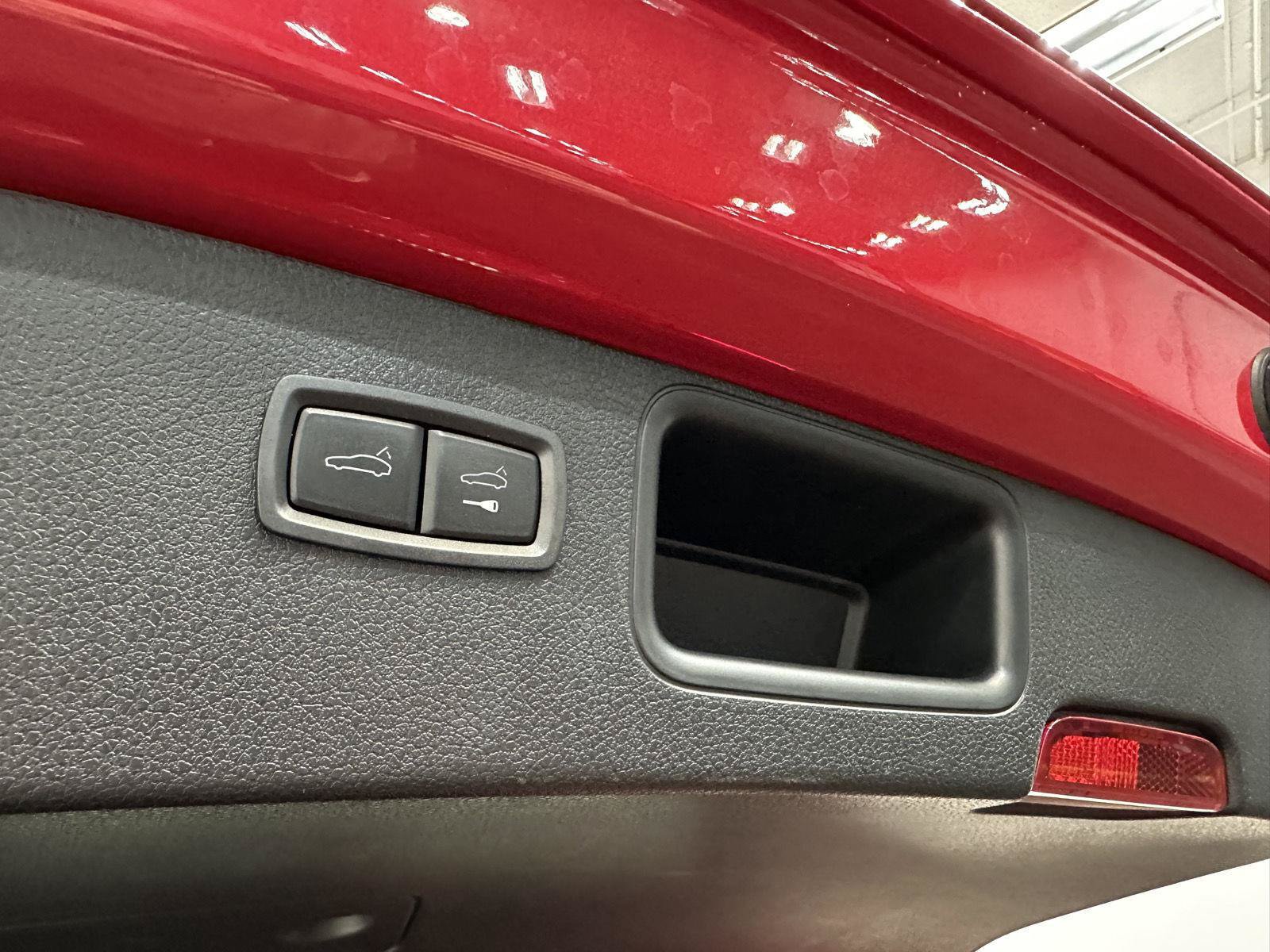 Used 2024 Porsche Macan S AWD/4WD image 34