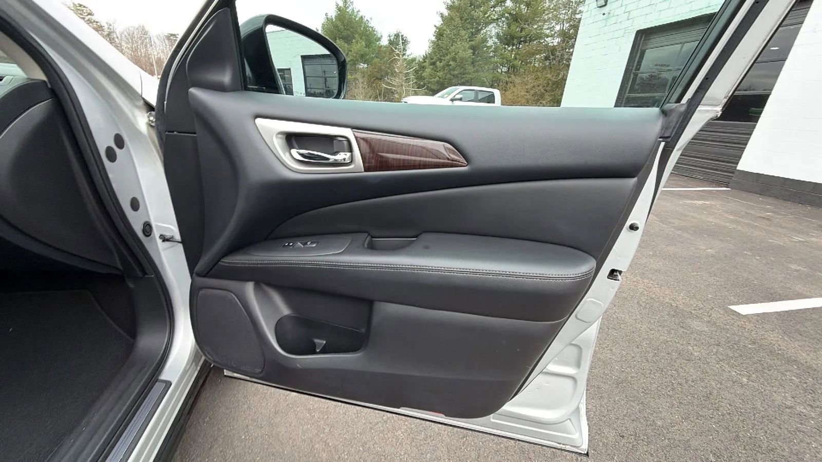 Used 2013 Nissan Pathfinder SL image 45