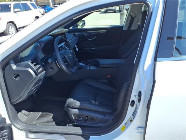 New 2025 Lexus ES 300h Ultra Luxury image 11