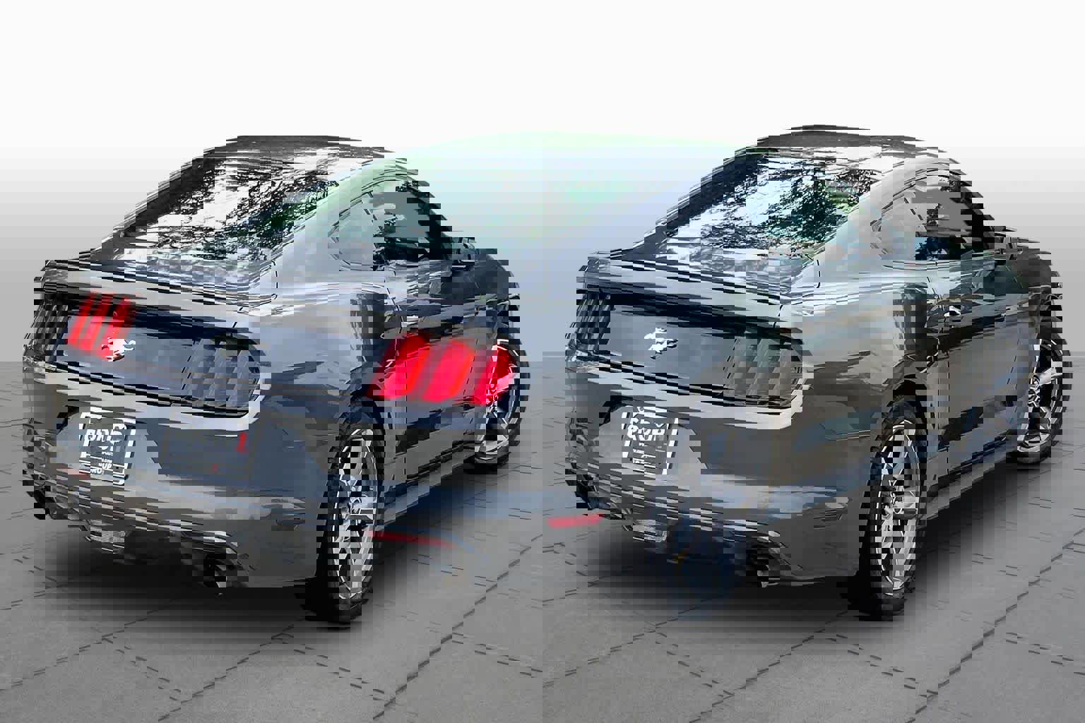 Used 2017 Ford Mustang Coupe RWD image 11