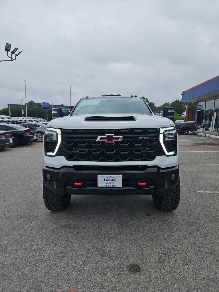 Used 2026 Chevrolet Silverado 2500 ZR2 AWD/4WD image 3