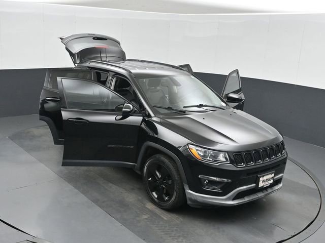 Used 2018 Jeep Compass Latitude FWD image 50