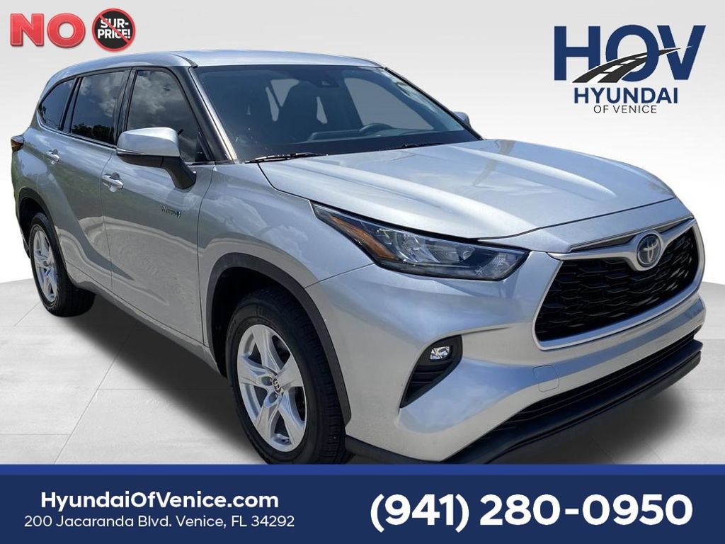 Used 2020 Toyota Highlander LE FWD image 1