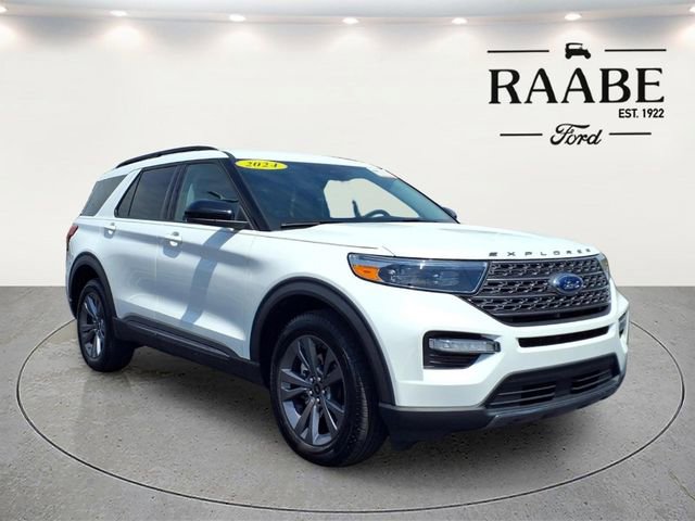 Used 2024 Ford Explorer XLT w/ Equipment Group 202A AWD/4WD image 1