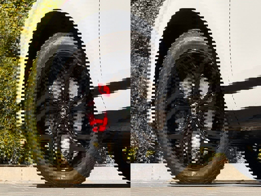 Used 2022 Land Rover Range Rover Evoque R-Dynamic SE image 9