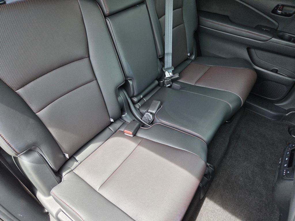 Used 2025 Honda Passport Black Edition image 5