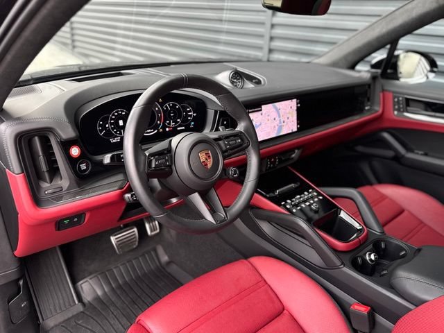 Used 2026 Porsche Cayenne GTS AWD/4WD image 4