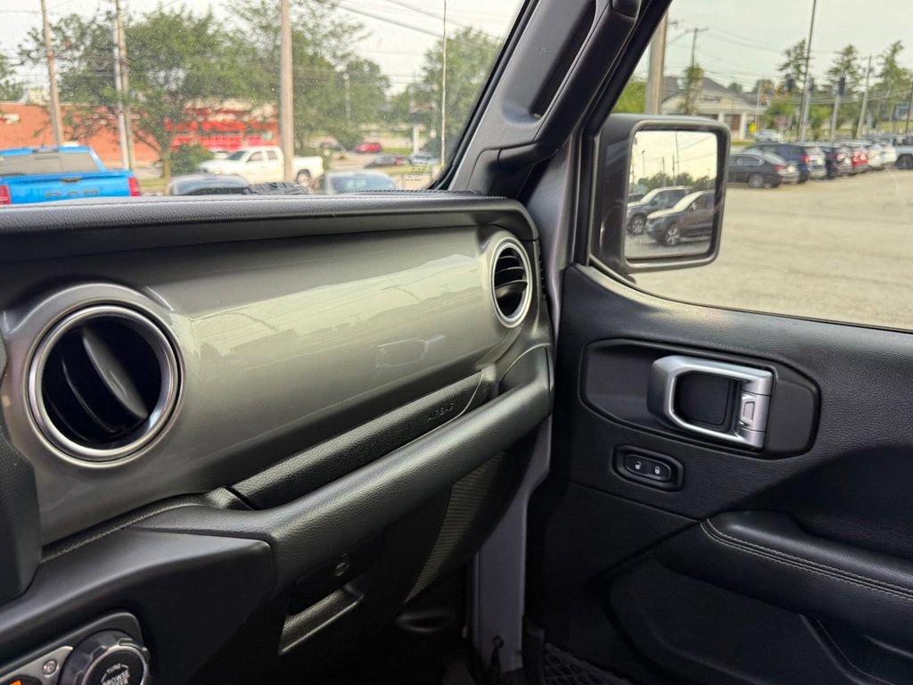 Used 2020 Jeep Wrangler Unlimited Sahara AWD/4WD image 22