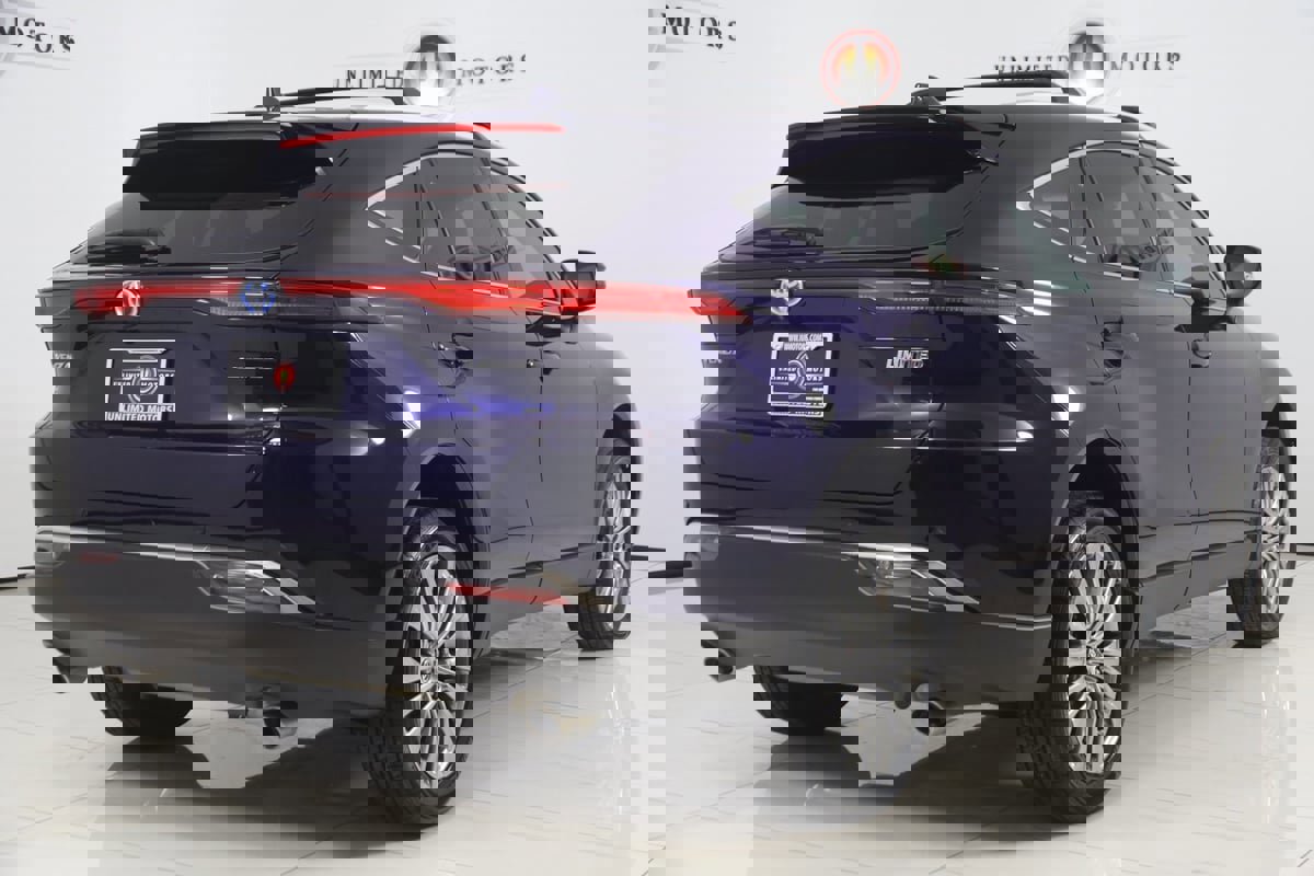 Used 2023 Toyota Venza Limited image 3