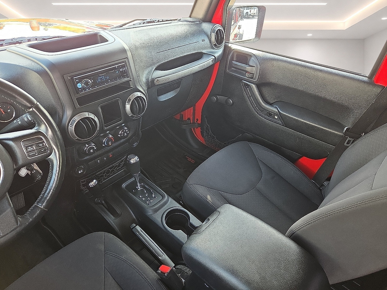 Used 2015 Jeep Wrangler Unlimited Sport w/ Connectivity Group AWD/4WD image 19