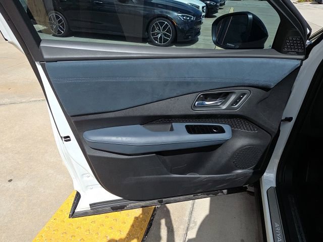 Used 2024 Nissan Ariya AWD image 11