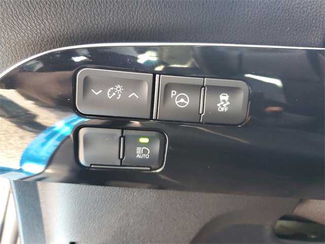 Used 2020 Toyota Prius XLE image 11