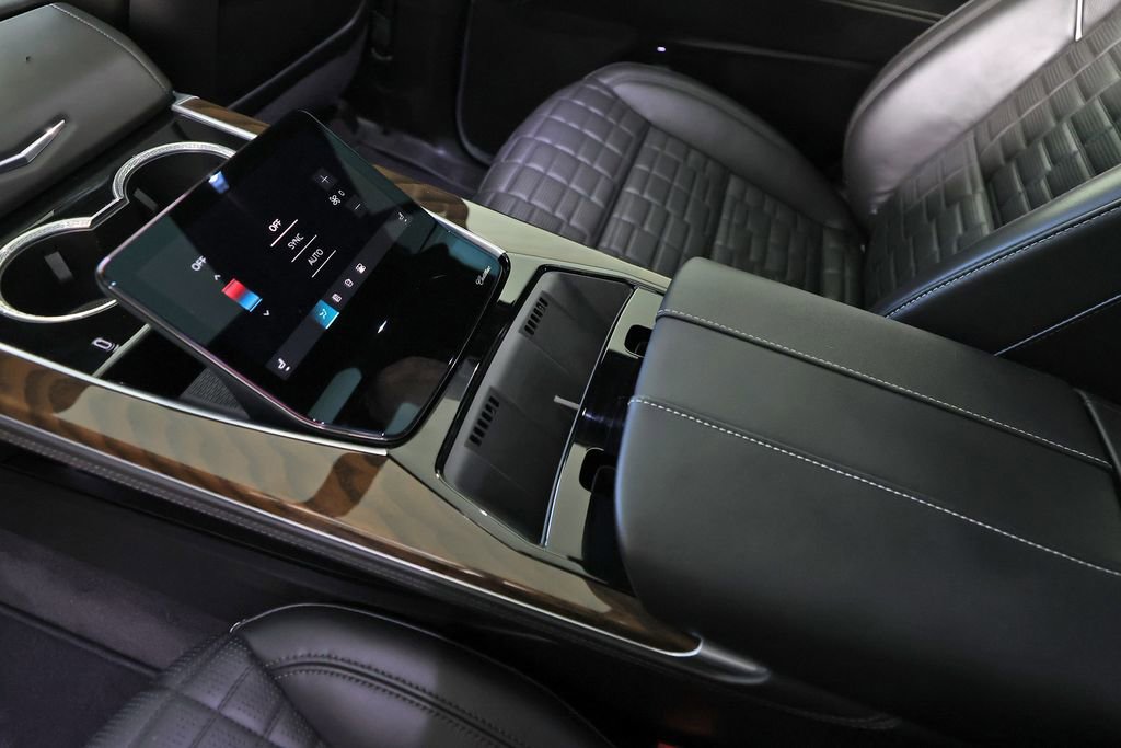 Used 2025 Cadillac Escalade Sport Platinum AWD/4WD image 18
